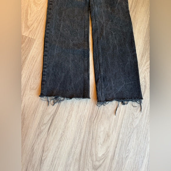 ZARA Black High Rise Wide Leg Jeans | Raw Hem | Size 2 🖤 - Picture 4 of 6